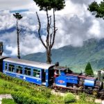 Essay on My First Train Journey in Hindi – रेल यात्रा का वर्णन पर निबन्ध